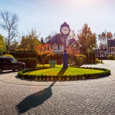 Трувиль. Время московское Часы в поселке Трувиль