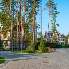 Скульптура бременских музыкантов на перекрестке в Трувиле Скульптура бременских музыкантов на перекрестке в КП Трувиль