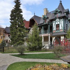 Фонтан в центре КП Трувиль Фонтан, центр поселка Трувиль